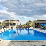 Indigo Alezzi Pool &