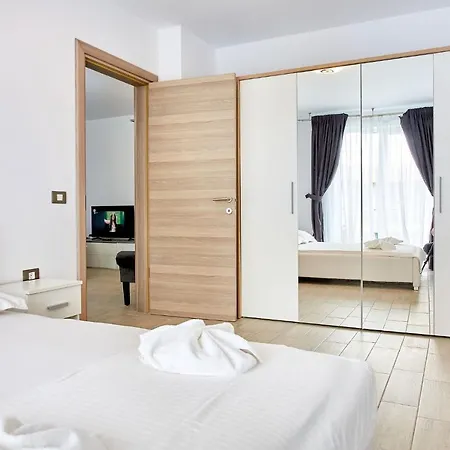 Indigo Alezzi Pool & Apart-hotel
