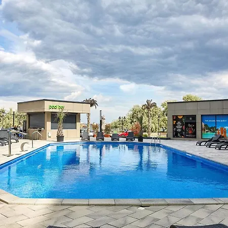 Indigo Alezzi Pool &